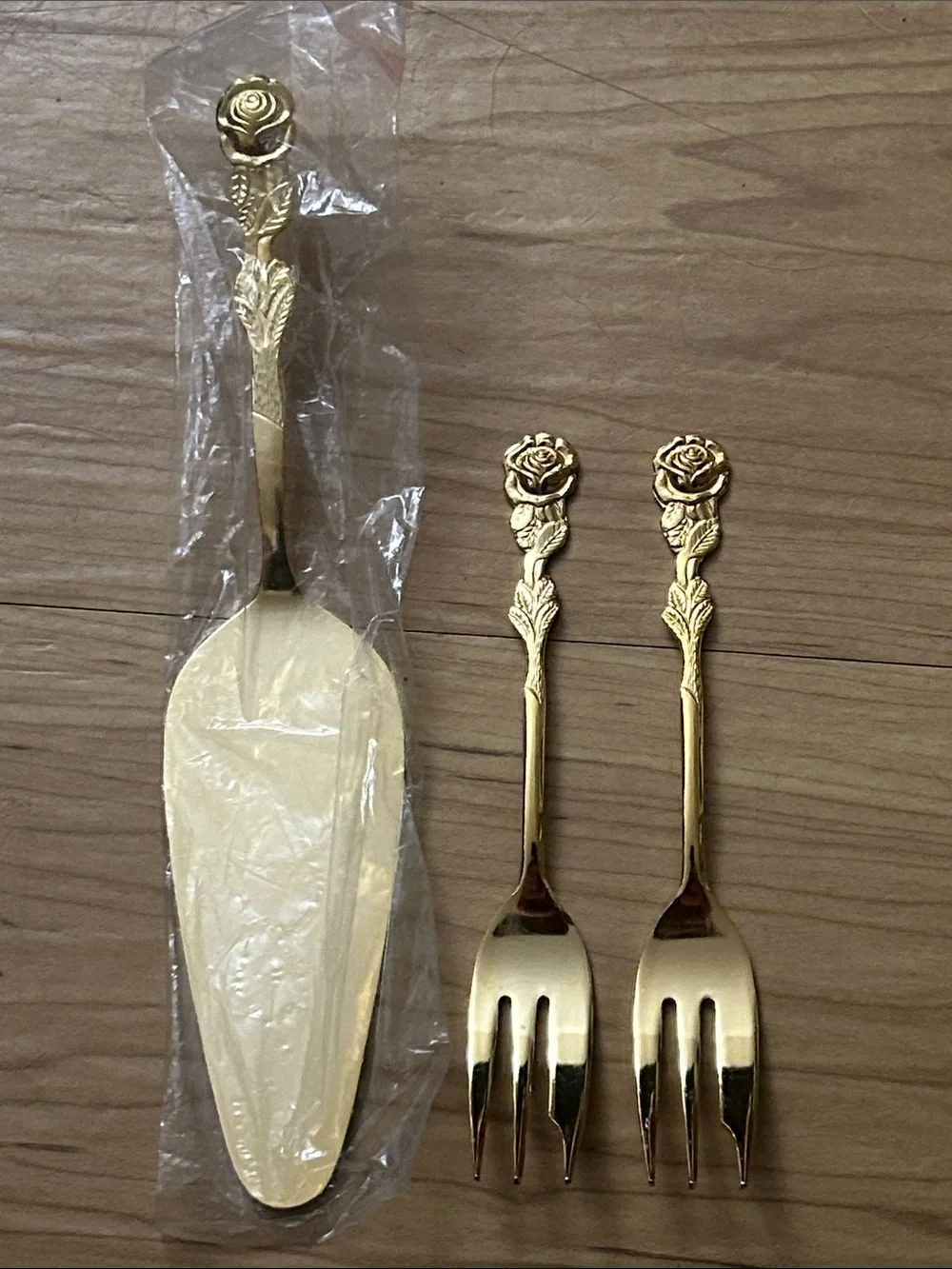 Gold Rose Handle Serving/cake lifter and Demi Fork Set - made in Japan